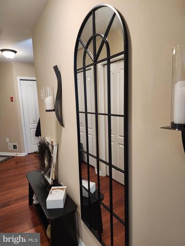 132 MOWAT CIR, Hamilton, NJ 08690