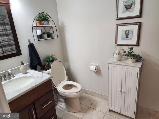 132 MOWAT CIR, Hamilton, NJ 08690