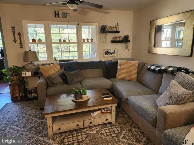 132 MOWAT CIR, Hamilton, NJ 08690