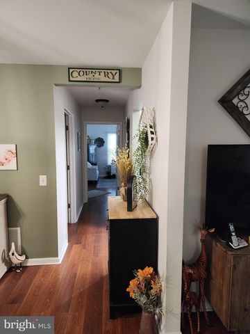 132 MOWAT CIR, Hamilton, NJ 08690