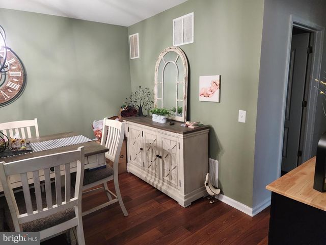 132 MOWAT CIR, Hamilton, NJ 08690