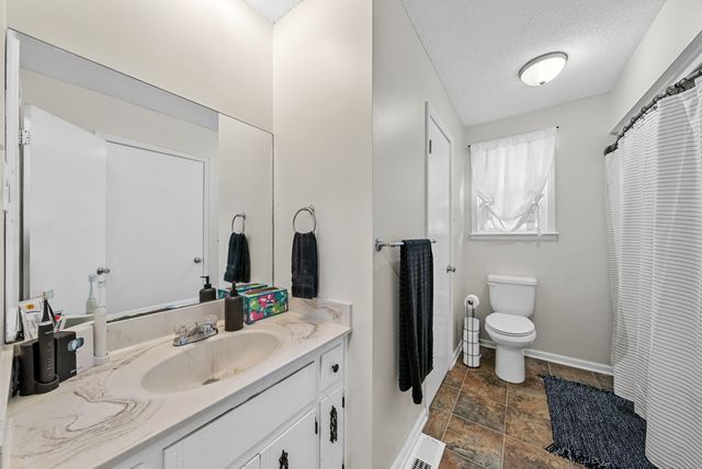 2079 Skyview Cir, Clarksville, TN 37042