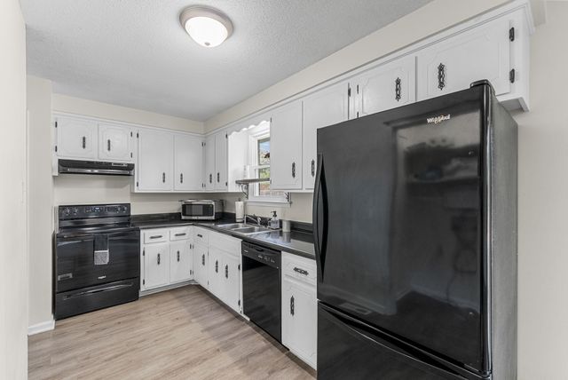 2079 Skyview Cir, Clarksville, TN 37042