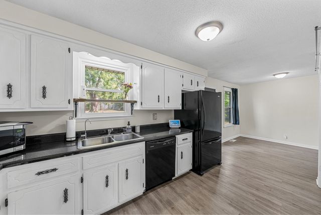 2079 Skyview Cir, Clarksville, TN 37042