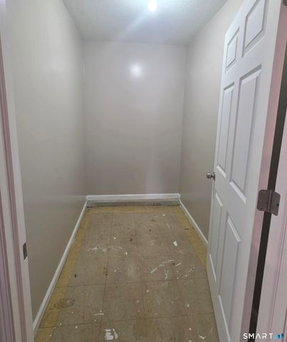 15 McDonald Avenue, Waterbury, CT 06710