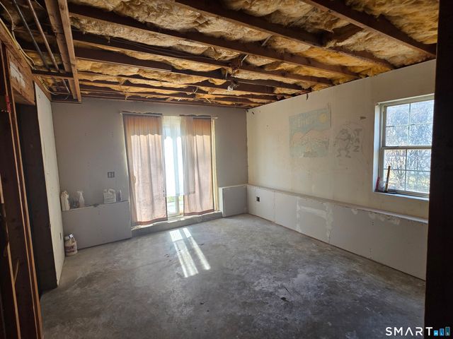 15 McDonald Avenue, Waterbury, CT 06710