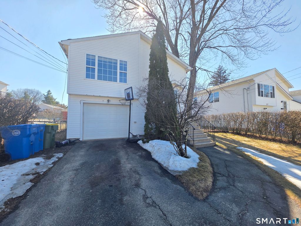 15 McDonald Avenue, Waterbury, CT 06710