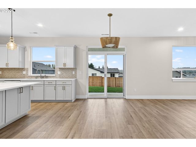 2039 E OTTER Loop, La Center, WA 98629