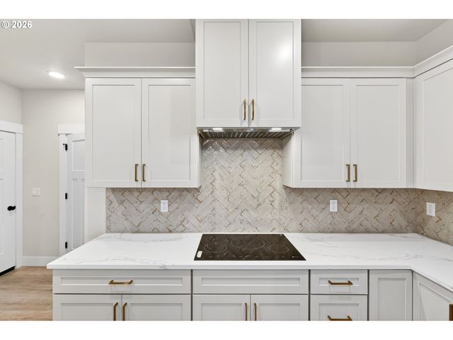 2039 E OTTER Loop, La Center, WA 98629