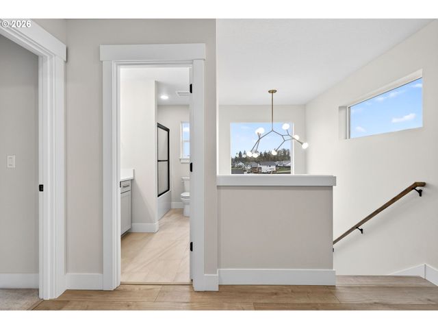 2039 E OTTER Loop, La Center, WA 98629