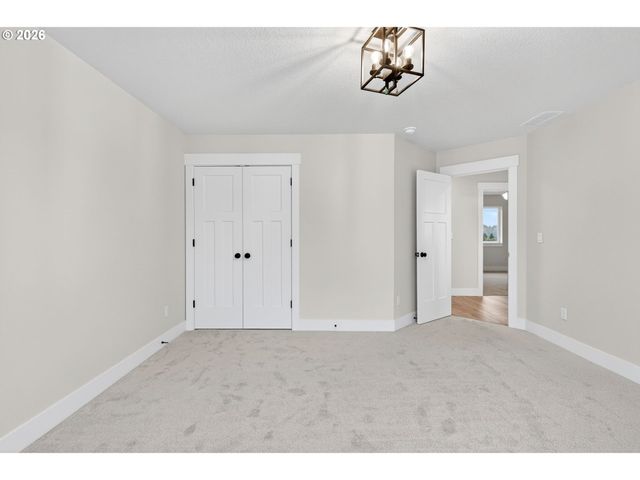 2039 E OTTER Loop, La Center, WA 98629