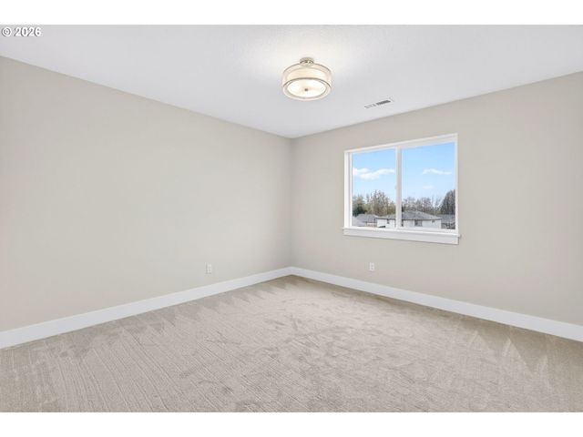 2039 E OTTER Loop, La Center, WA 98629