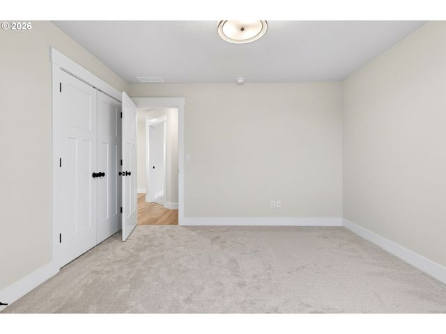 2039 E OTTER Loop, La Center, WA 98629