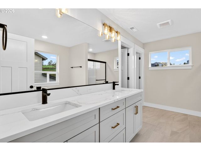 2039 E OTTER Loop, La Center, WA 98629