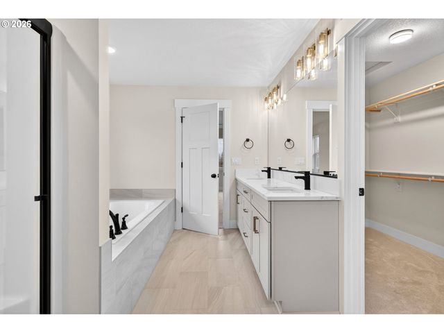 2039 E OTTER Loop, La Center, WA 98629