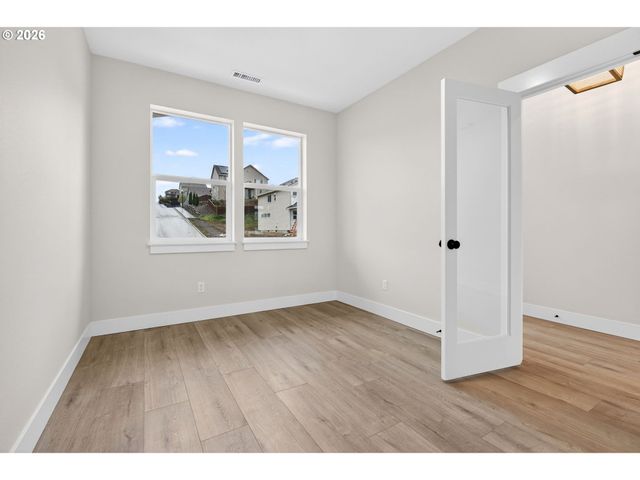 2039 E OTTER Loop, La Center, WA 98629