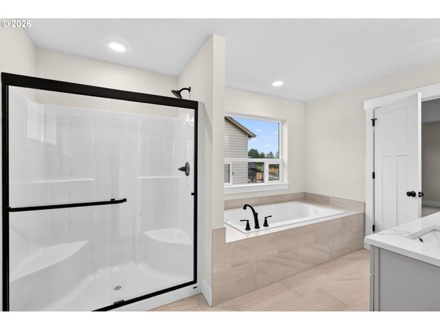 2039 E OTTER Loop, La Center, WA 98629