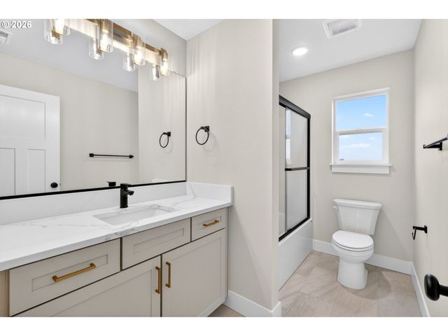 2039 E OTTER Loop, La Center, WA 98629