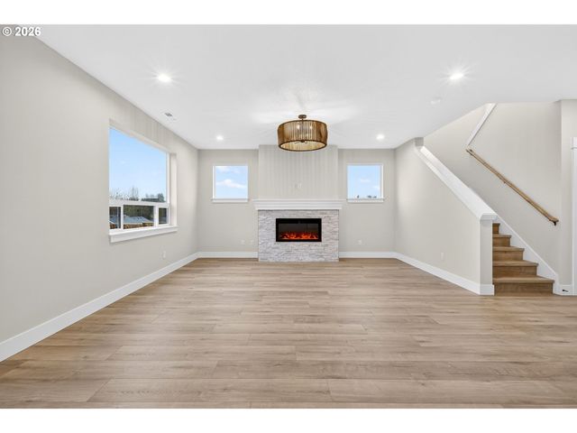 2039 E OTTER Loop, La Center, WA 98629