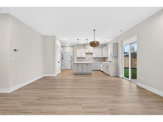 2039 E OTTER Loop, La Center, WA 98629