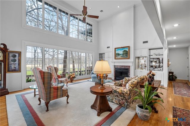 2113 Highland Drive, Salado, TX 76571