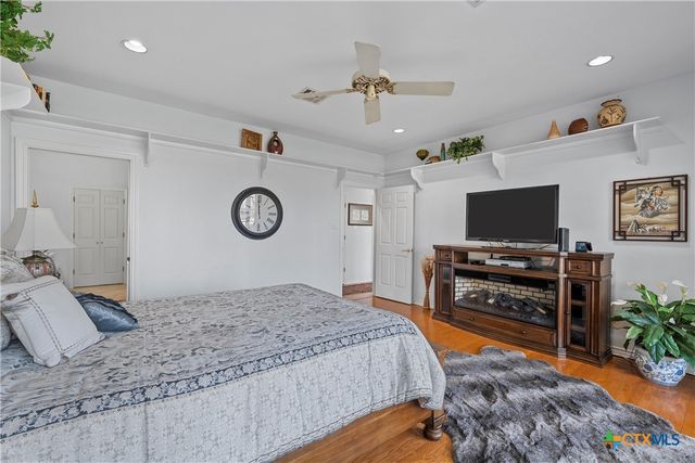 2113 Highland Drive, Salado, TX 76571