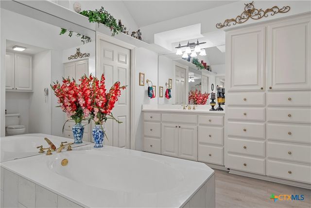 2113 Highland Drive, Salado, TX 76571