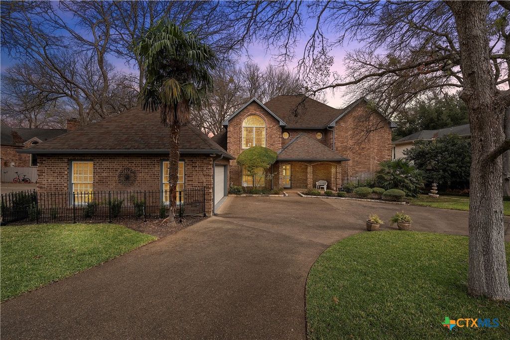 2113 Highland Drive, Salado, TX 76571