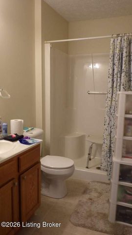7802 Alfred Schlatter Dr APT 2, Louisville, KY 40214