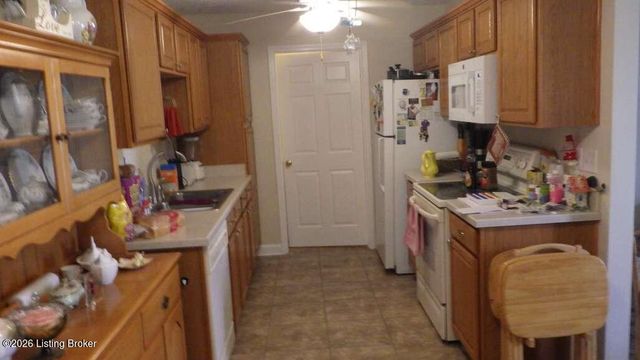 7802 Alfred Schlatter Dr APT 2, Louisville, KY 40214