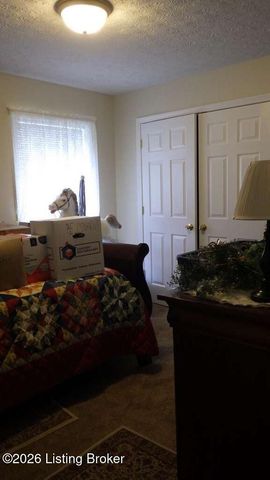 7802 Alfred Schlatter Dr APT 2, Louisville, KY 40214