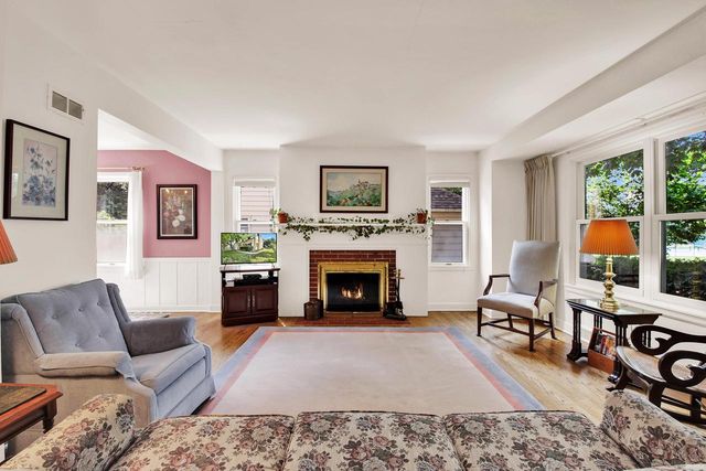 4758 N Ardmore AVENUE, Whitefish Bay, WI 53211