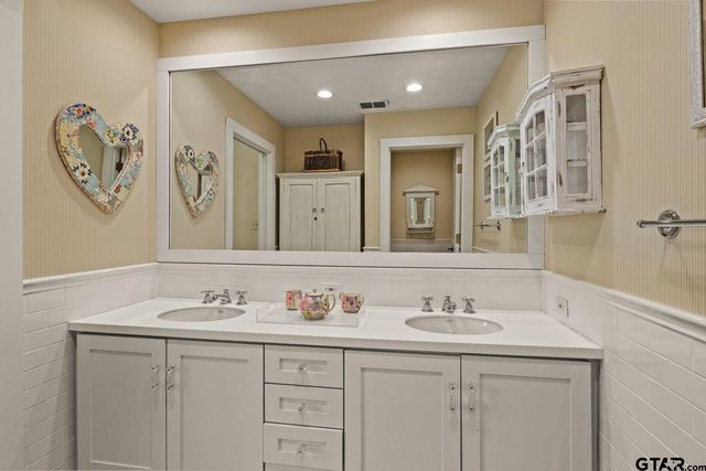 608 E Eagle Point Drive, Mt Vernon, TX 75457