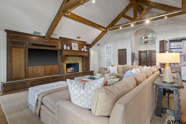 608 E Eagle Point Drive, Mt Vernon, TX 75457