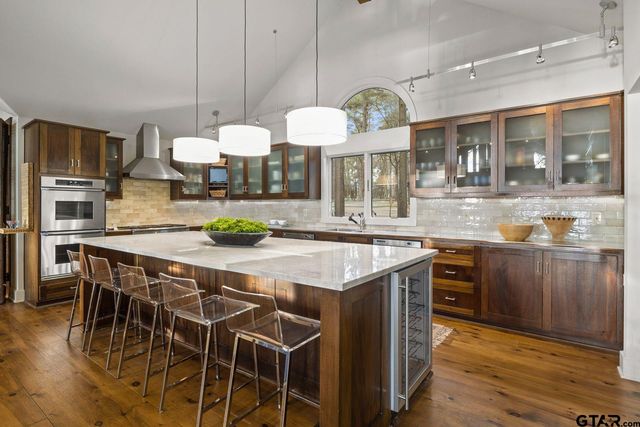 608 E Eagle Point Drive, Mt Vernon, TX 75457