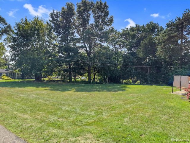 6970 Biscayne Avenue, White Lake, MI 48383