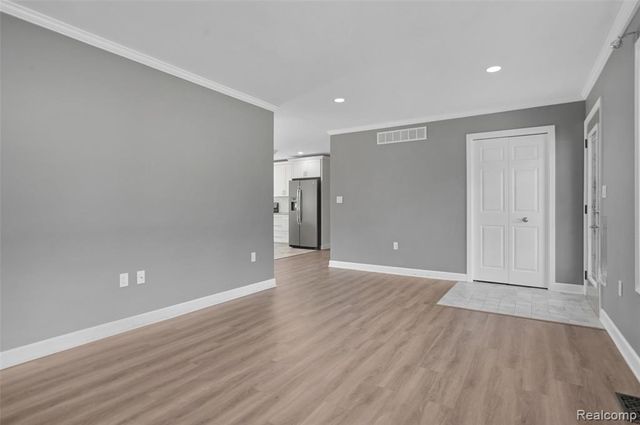 6970 Biscayne Avenue, White Lake, MI 48383