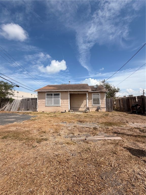 5502 Williams Dr, Corpus Christi, TX 78411 — exterior