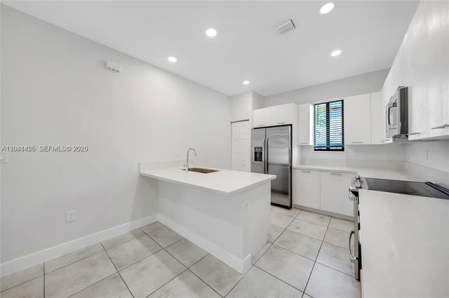 4856 NW 83rd Pkwy, Doral, FL 33166