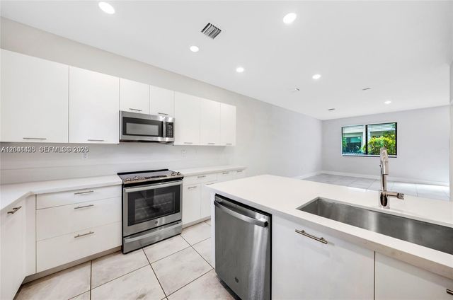 4856 NW 83rd Pkwy, Doral, FL 33166