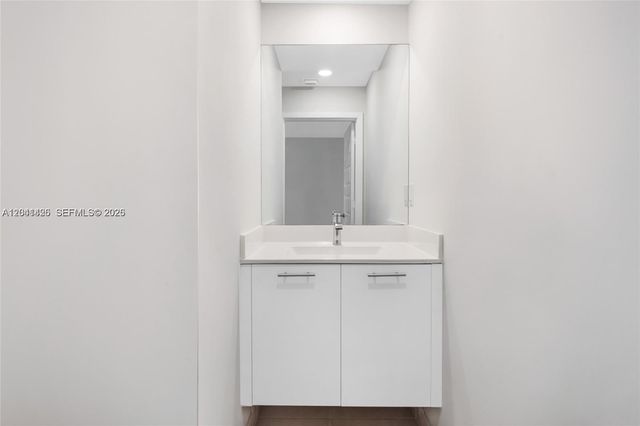 4856 NW 83rd Pkwy, Doral, FL 33166