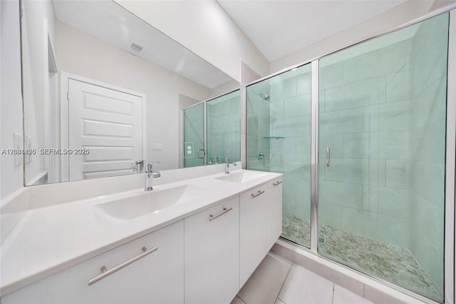 4856 NW 83rd Pkwy, Doral, FL 33166