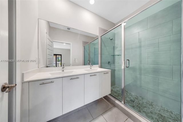 4856 NW 83rd Pkwy, Doral, FL 33166