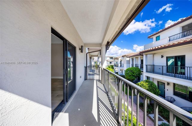 4856 NW 83rd Pkwy, Doral, FL 33166