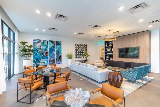 4856 NW 83rd Pkwy, Doral, FL 33166