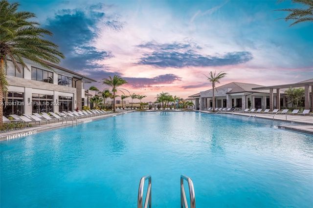 4856 NW 83rd Pkwy, Doral, FL 33166