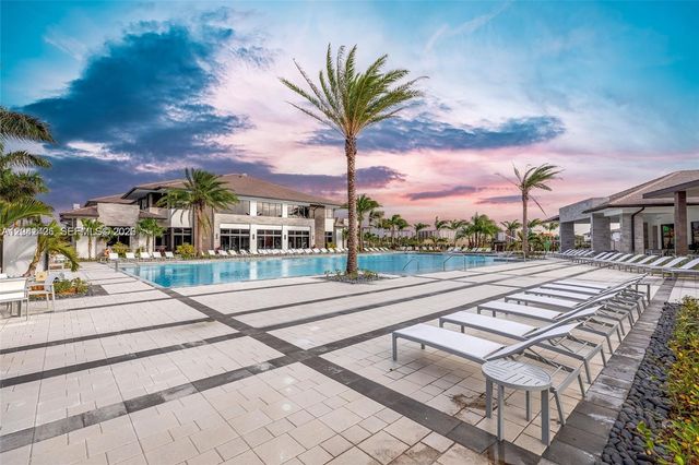 4856 NW 83rd Pkwy, Doral, FL 33166