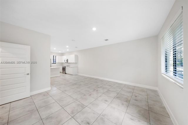 4856 NW 83rd Pkwy, Doral, FL 33166