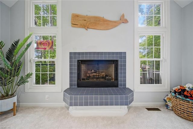 813 Loch Island DR, Chesapeake, VA 23320