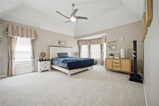 813 Loch Island DR, Chesapeake, VA 23320